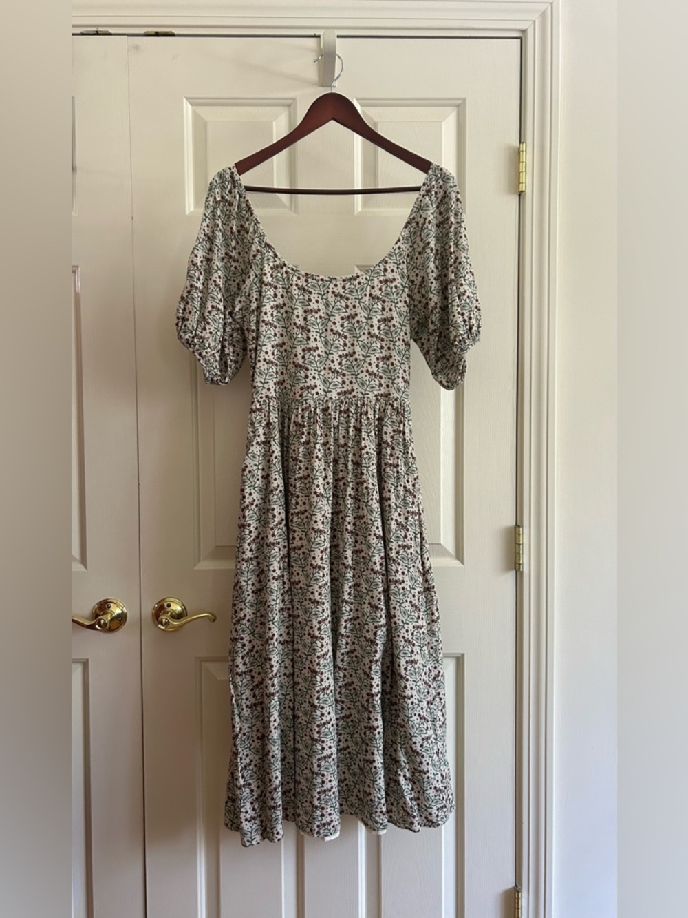 Little Cottonwood Floral Puff-Sleeve Midi Dress in Cream and Green